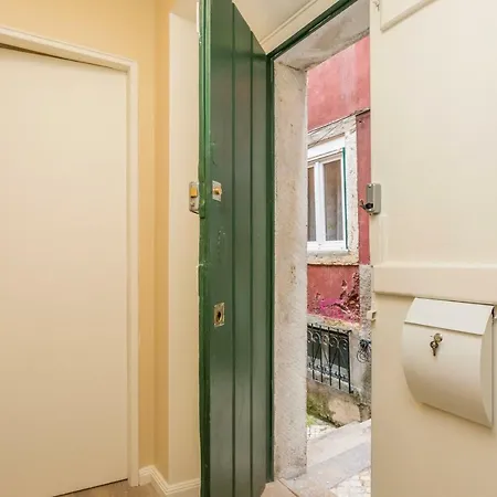 Cozy And Confortable Your Alfama Story Апартаменты