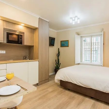 Cozy And Confortable Your Alfama Story Апартаменты *