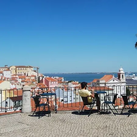Cozy And Confortable Your Alfama Story Лиссабон
